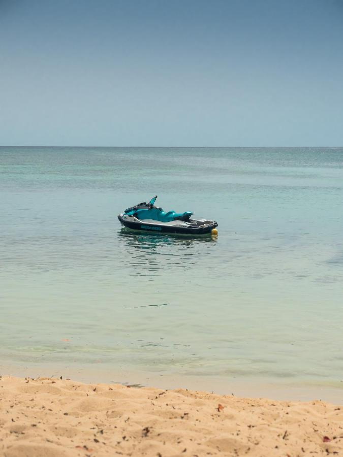 Evasion En Plein Coeur De La Ville T2 Jacuzzis Sauna Et Piscine Au Centre De Port-Louis Buitenkant foto