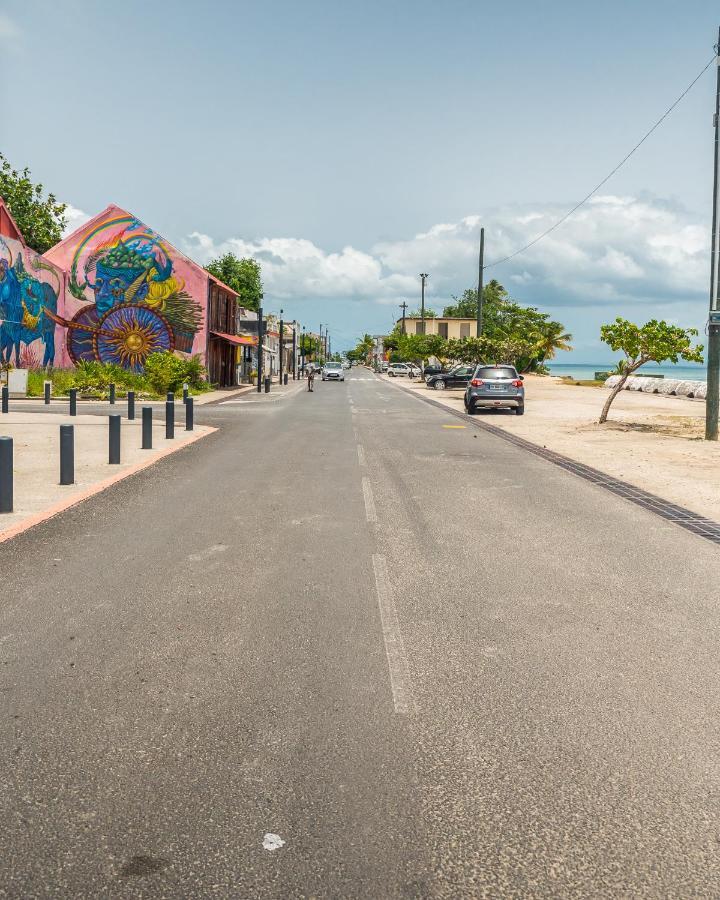 Evasion En Plein Coeur De La Ville T2 Jacuzzis Sauna Et Piscine Au Centre De Port-Louis Buitenkant foto